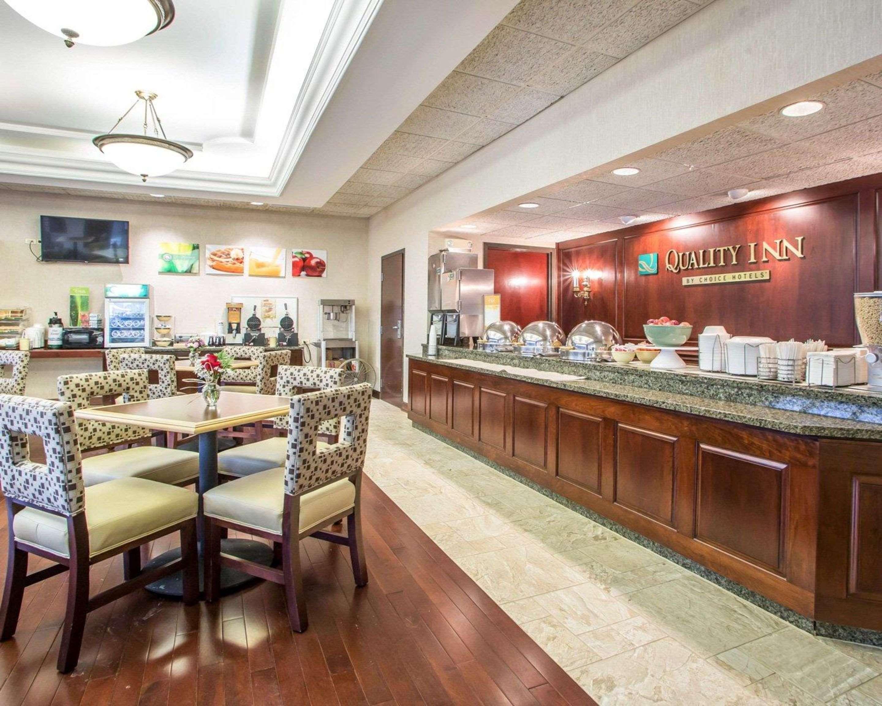 Quality Inn Schaumburg - Chicago Near The Mall Buitenkant foto