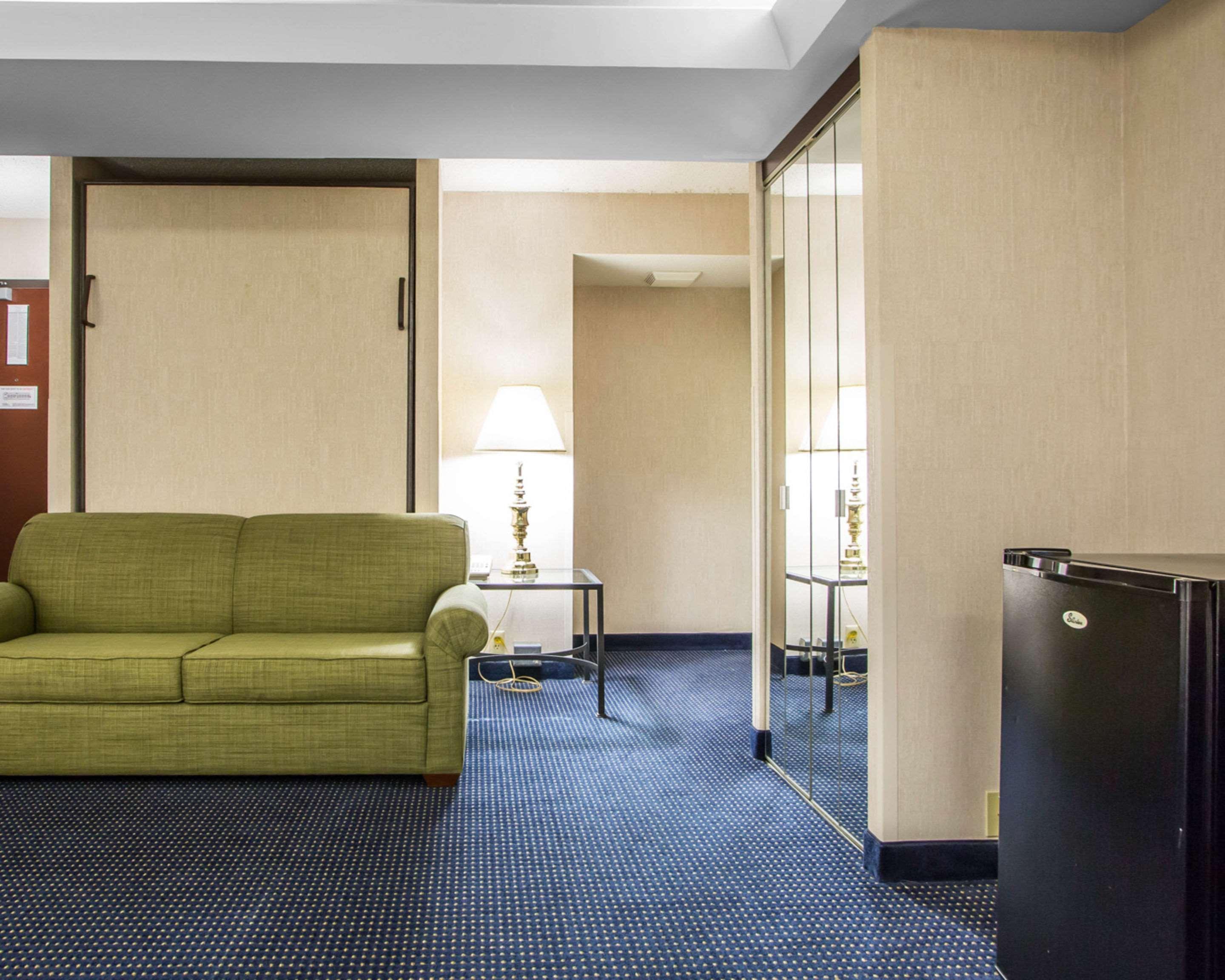 Quality Inn Schaumburg - Chicago Near The Mall Buitenkant foto