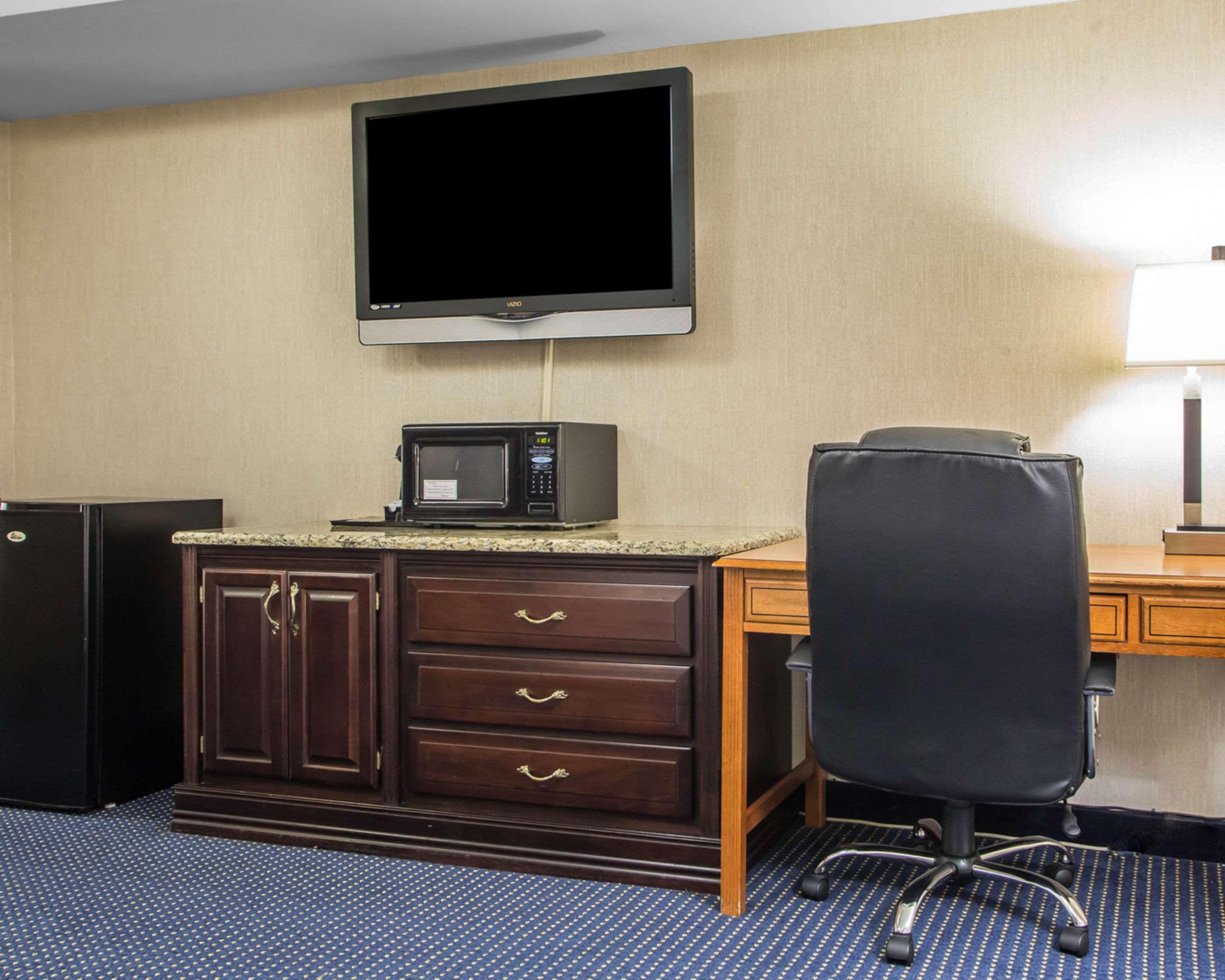 Quality Inn Schaumburg - Chicago Near The Mall Buitenkant foto