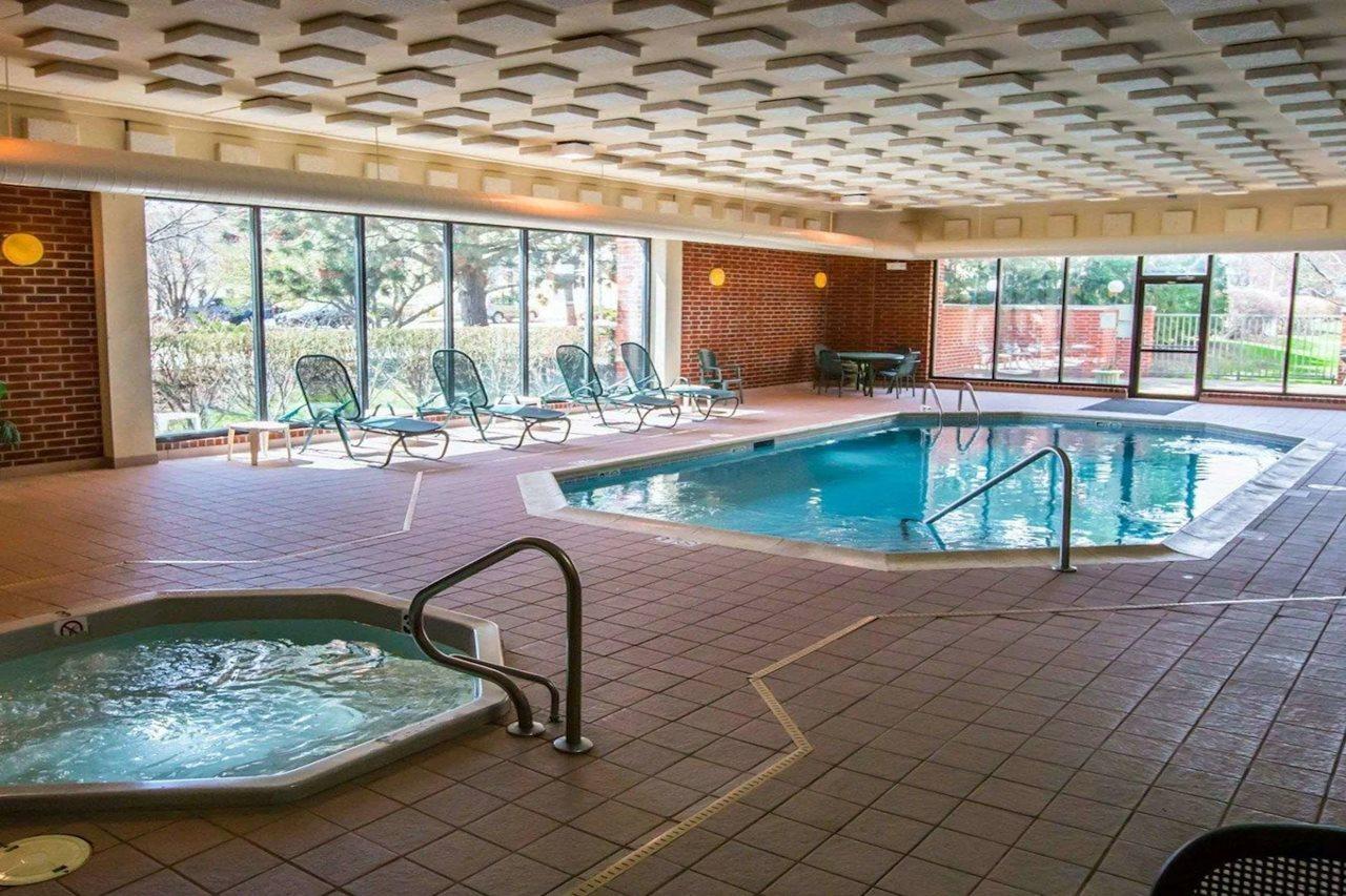 Quality Inn Schaumburg - Chicago Near The Mall Buitenkant foto