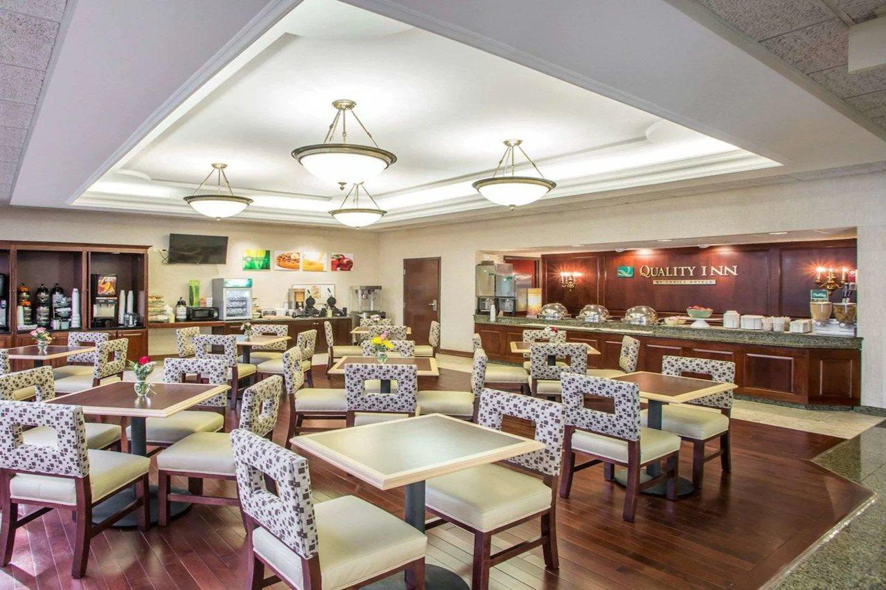 Quality Inn Schaumburg - Chicago Near The Mall Buitenkant foto