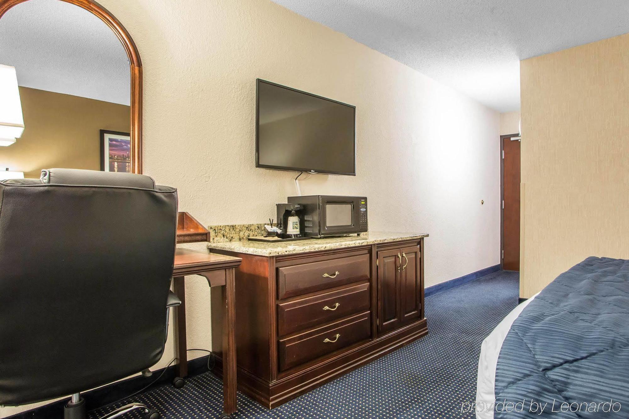 Quality Inn Schaumburg - Chicago Near The Mall Buitenkant foto
