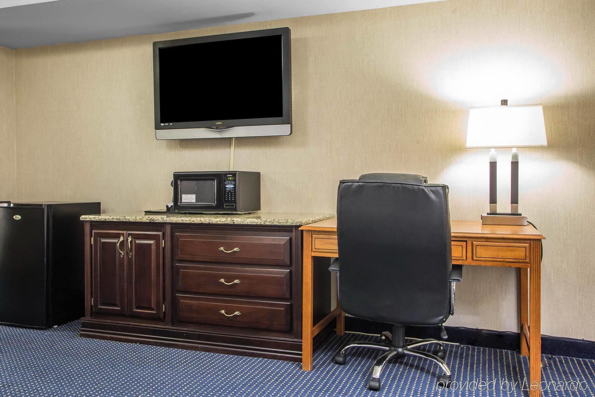 Quality Inn Schaumburg - Chicago Near The Mall Buitenkant foto